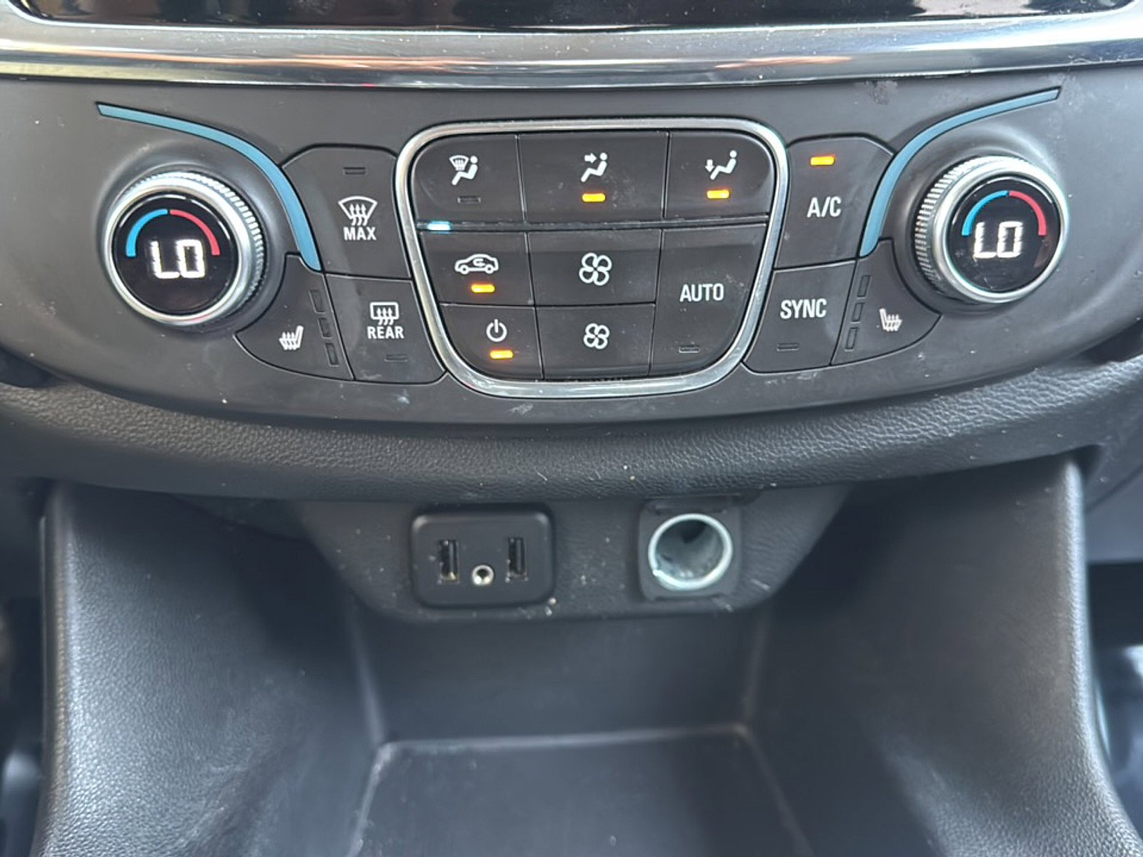 Used 2019 Chevrolet Traverse LT FWD image 38