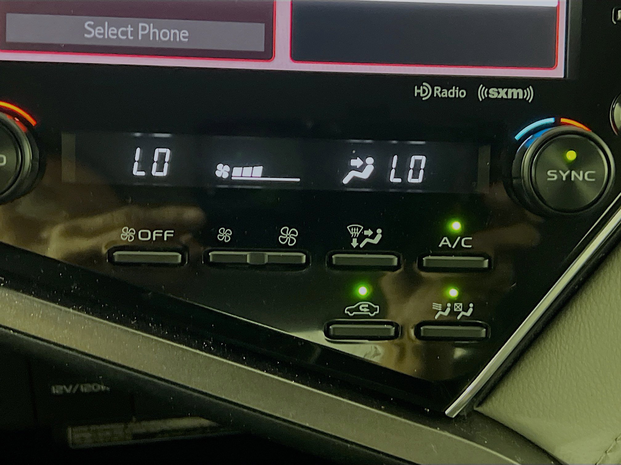 Used 2018 Toyota Camry LE image 26