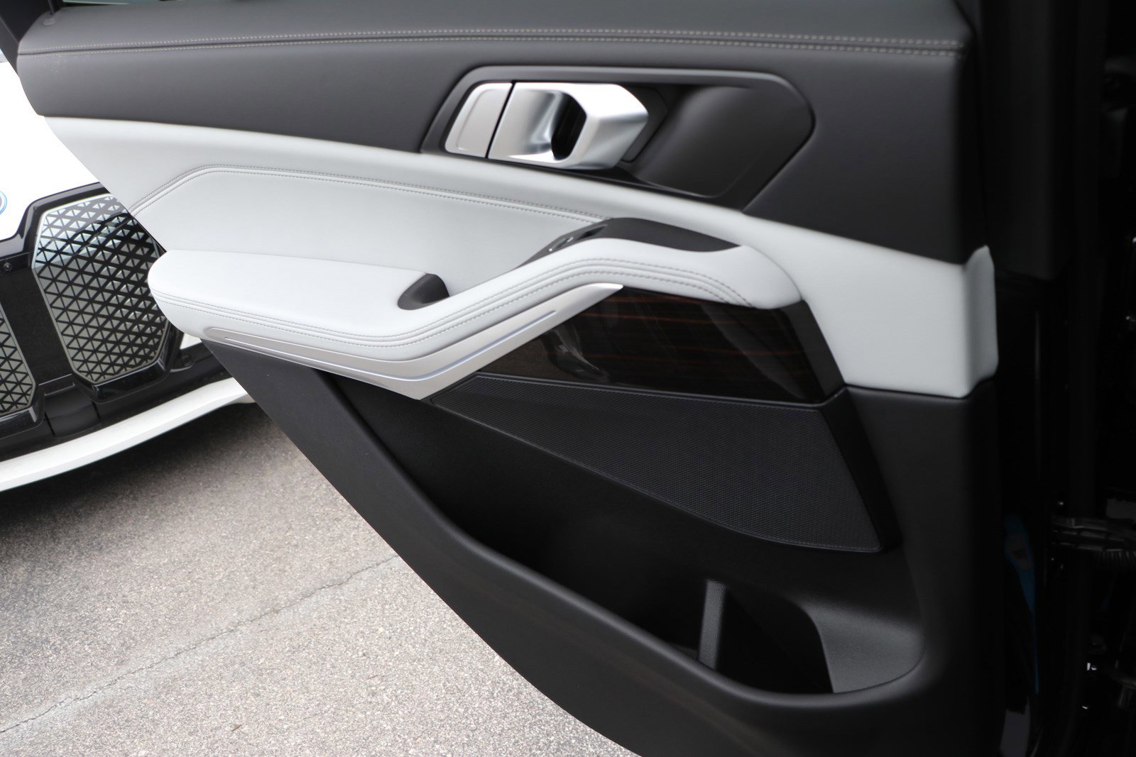 Certified 2025 BMW X5 xDrive50e w/ Parking Assistance Package image 33