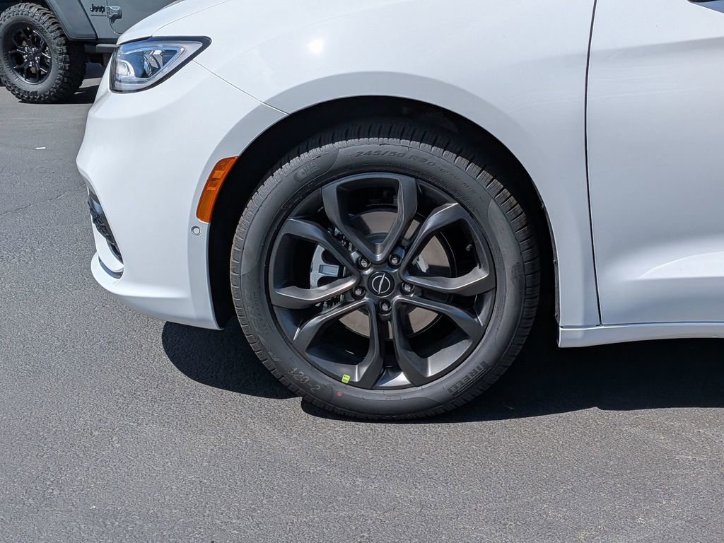 New 2026 Chrysler Pacifica Select image 9