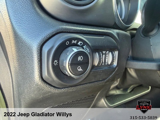 Used 2022 Jeep Gladiator Willys AWD/4WD image 31