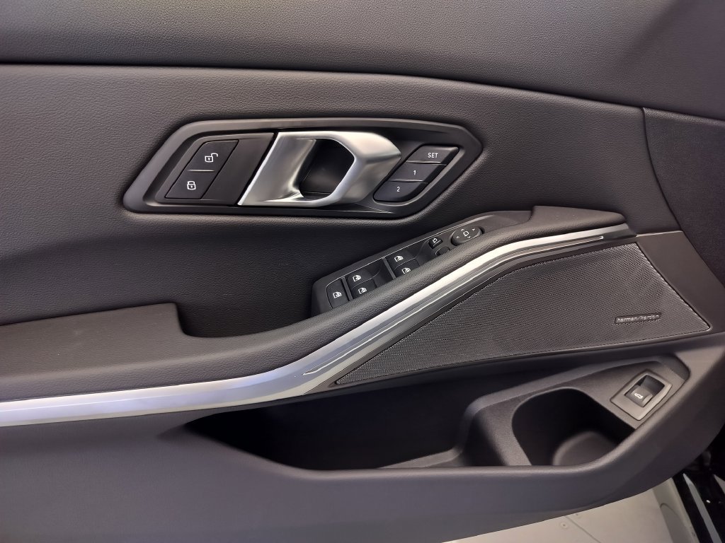 New 2026 BMW 330i Sedan w/ Convenience Package RWD image 7