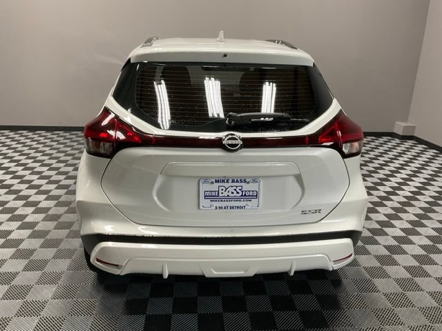 Used 2023 Nissan Kicks SR w/ SR Premium Package FWD image 11
