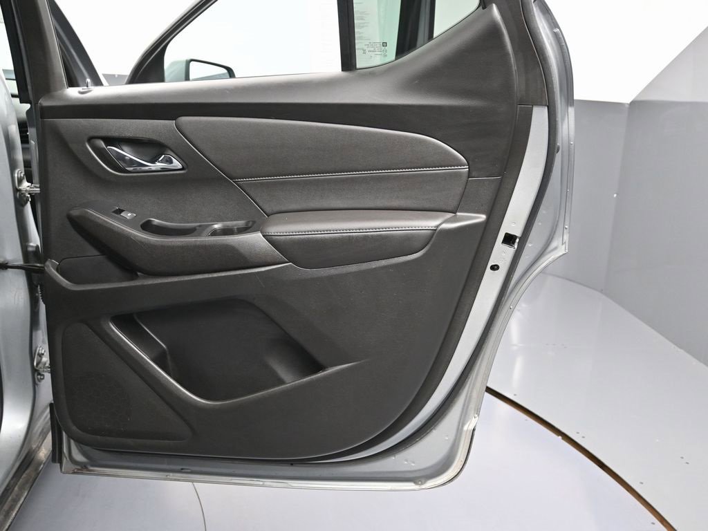 Used 2023 Chevrolet Traverse LT w/ LPO, Floor Liner Package image 44
