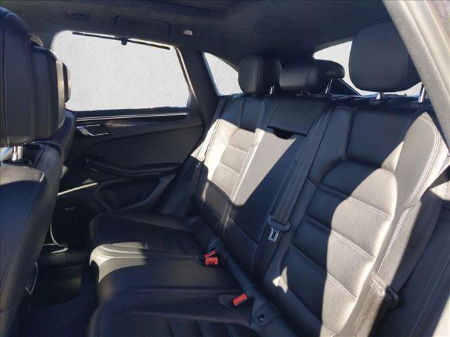 Used 2018 Porsche Macan Turbo AWD/4WD image 19