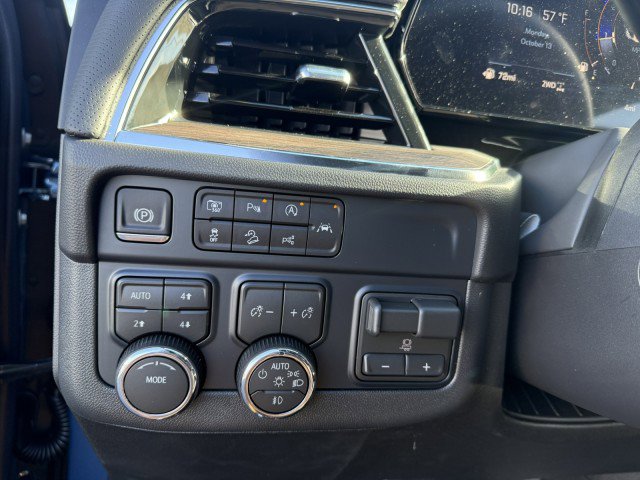 New 2026 Chevrolet Suburban Premier image 8