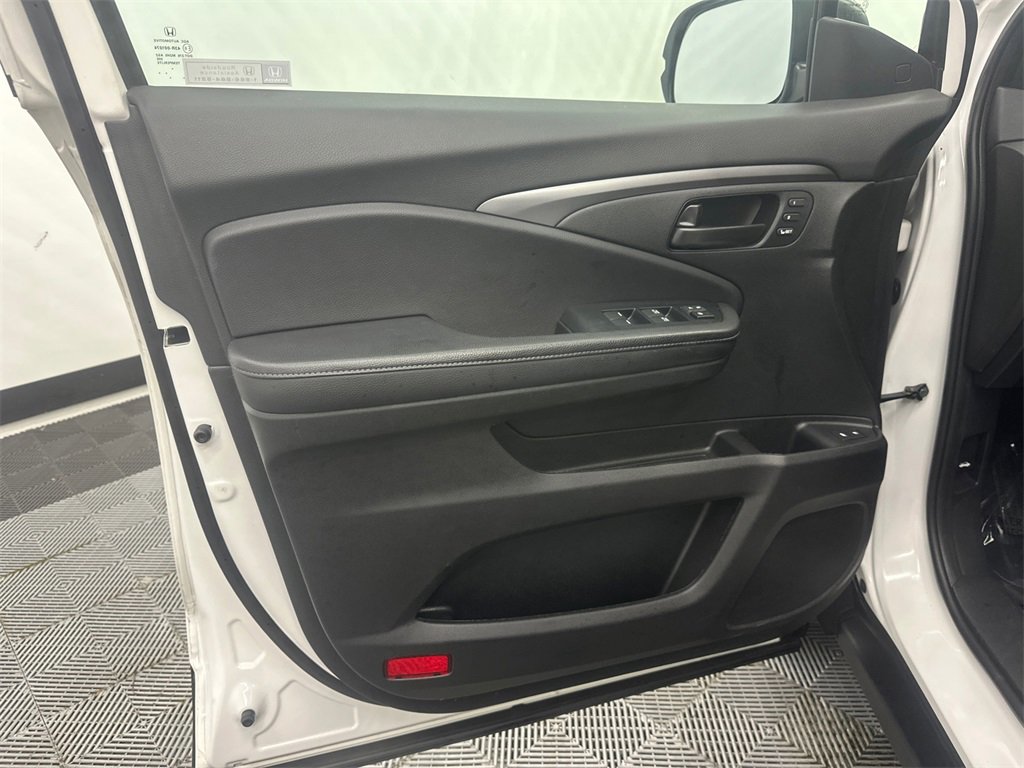 Used 2023 Honda Passport EX-L image 11