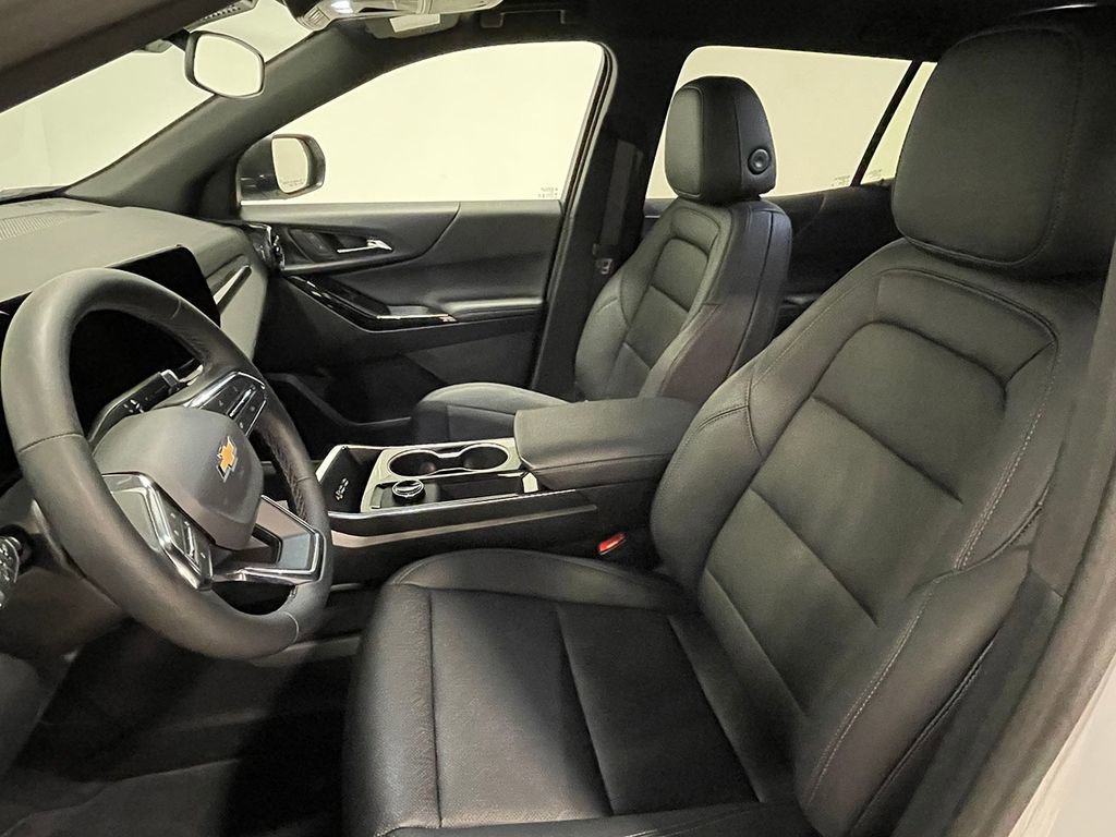 Used 2026 Chevrolet Equinox LT w/ Convenience Package II image 3