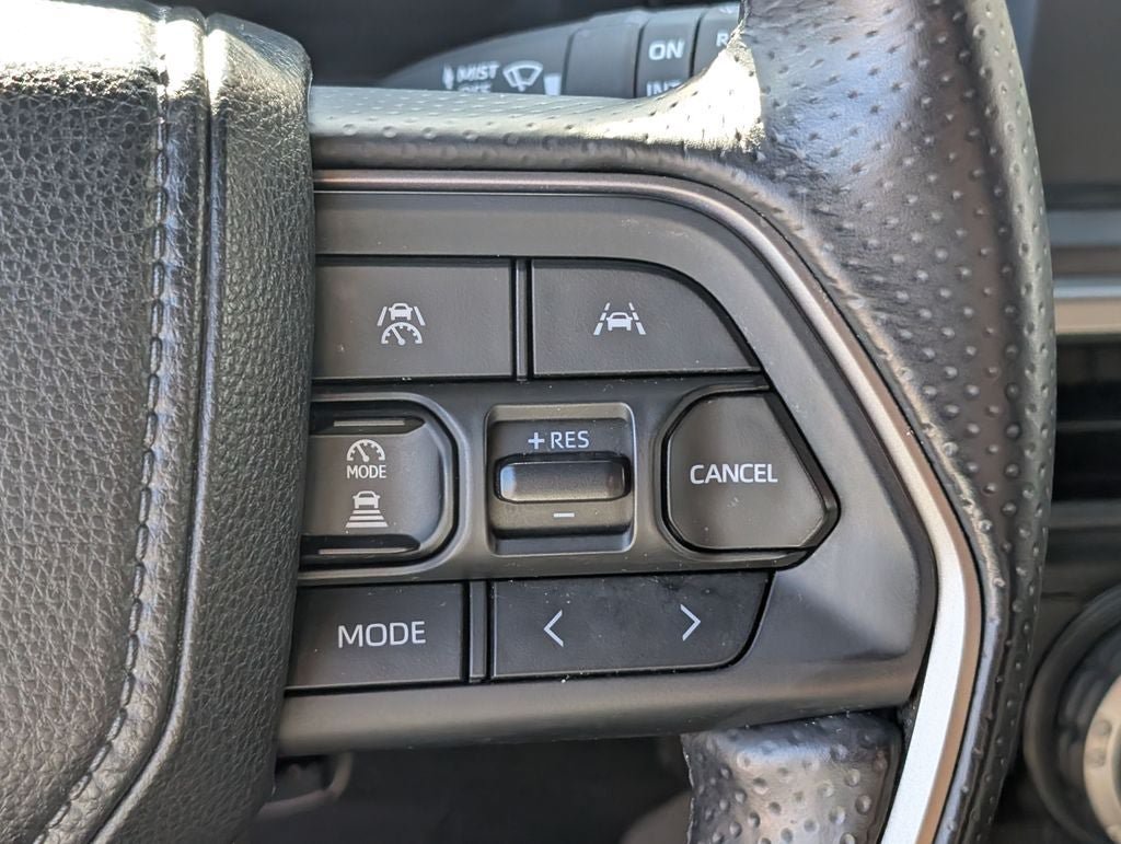 Used 2025 Toyota 4Runner SR5 AWD/4WD image 17