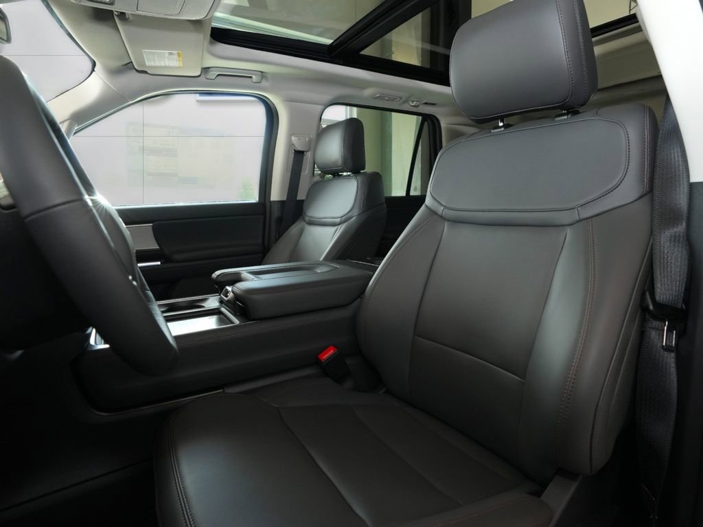 New 2025 Ford Expedition Active image 12