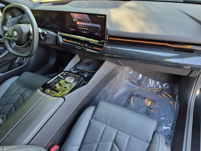 Used 2024 BMW 530i xDrive w/ Premium Package AWD/4WD image 18