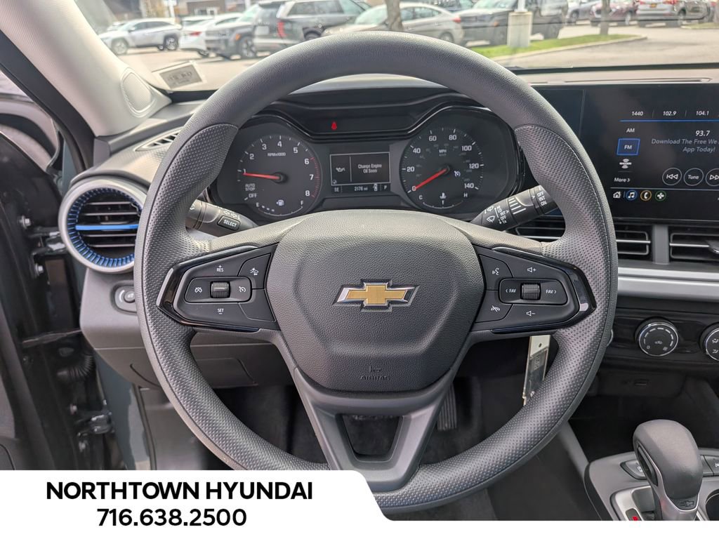 Used 2025 Chevrolet Trax LS image 7