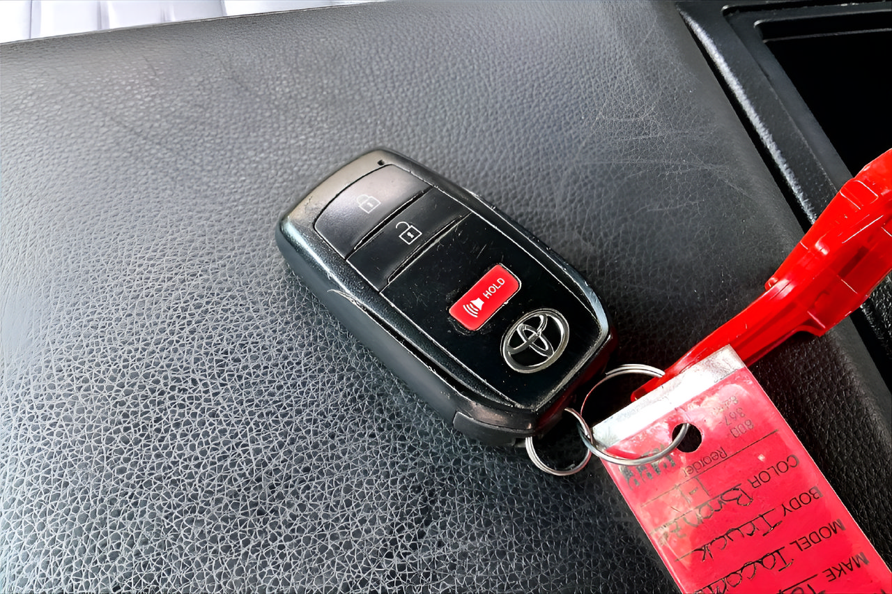 Used 2024 Toyota Tacoma TRD Sport AWD/4WD image 34