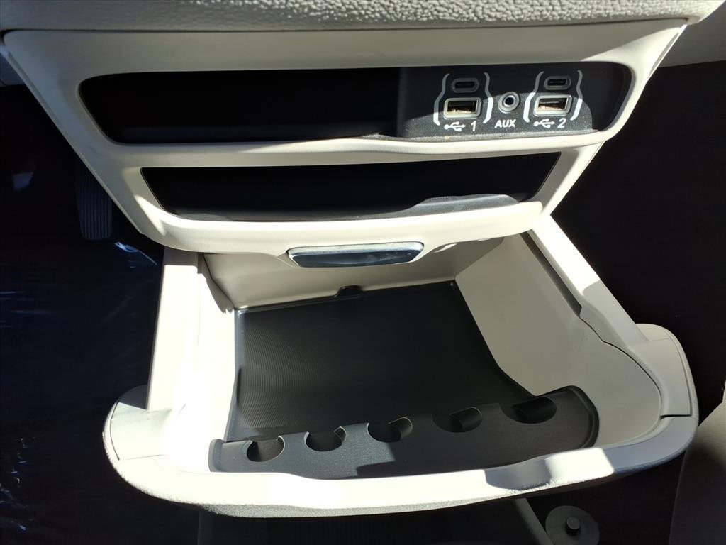 Used 2021 Chrysler Pacifica Touring-L image 12