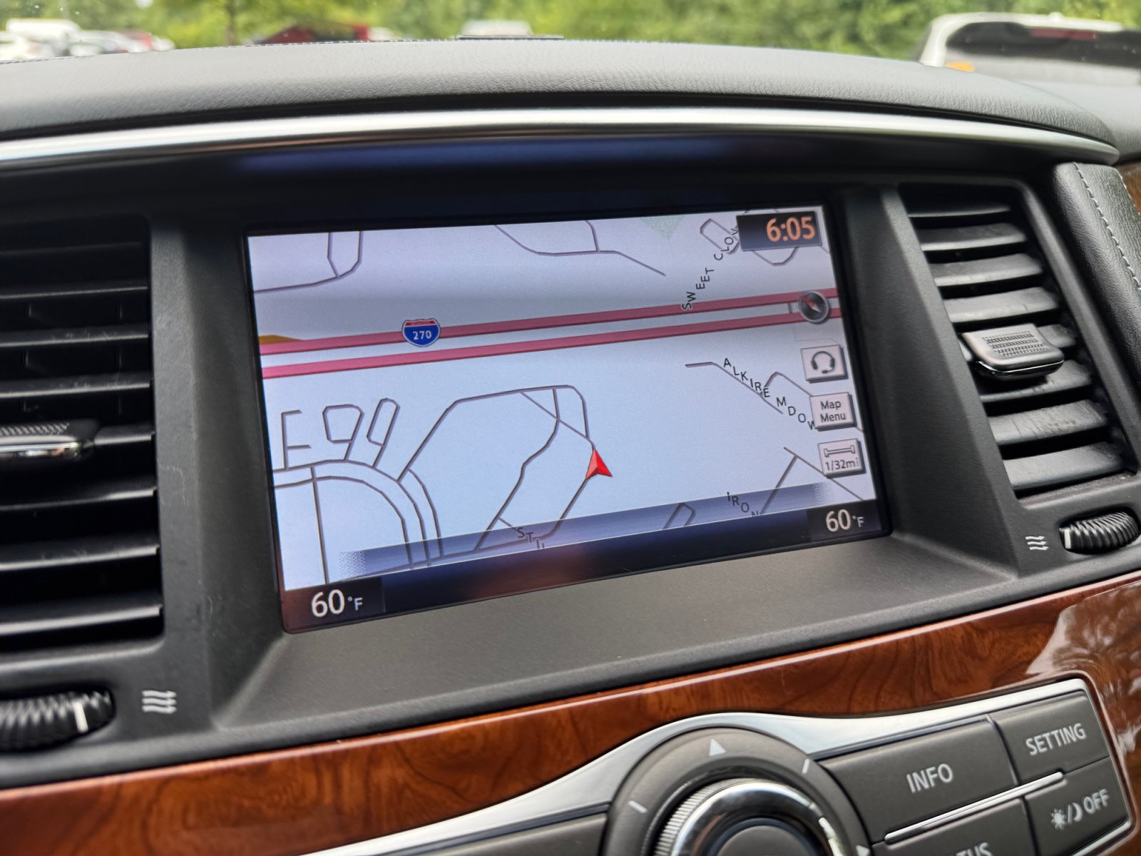 Used 2016 INFINITI QX80 4WD w/ Deluxe Technology Package image 23