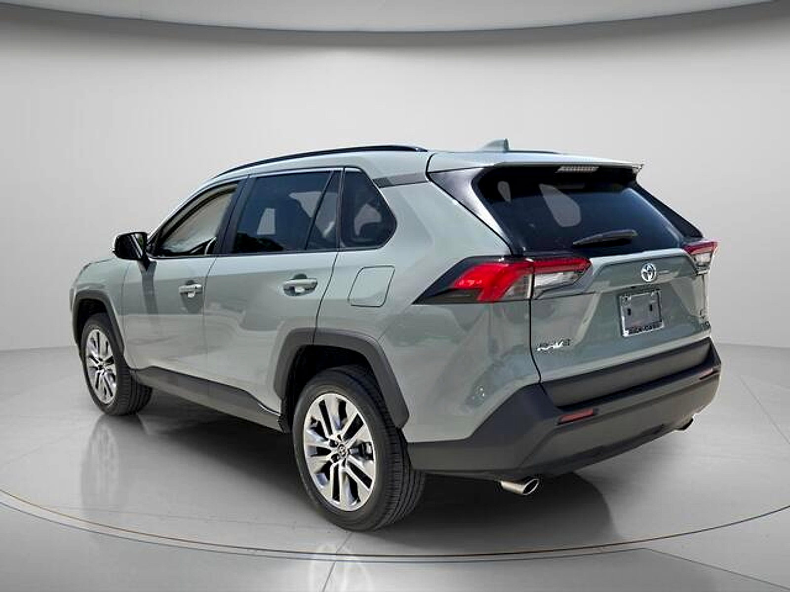 Used 2023 Toyota RAV4 XLE Premium FWD image 8