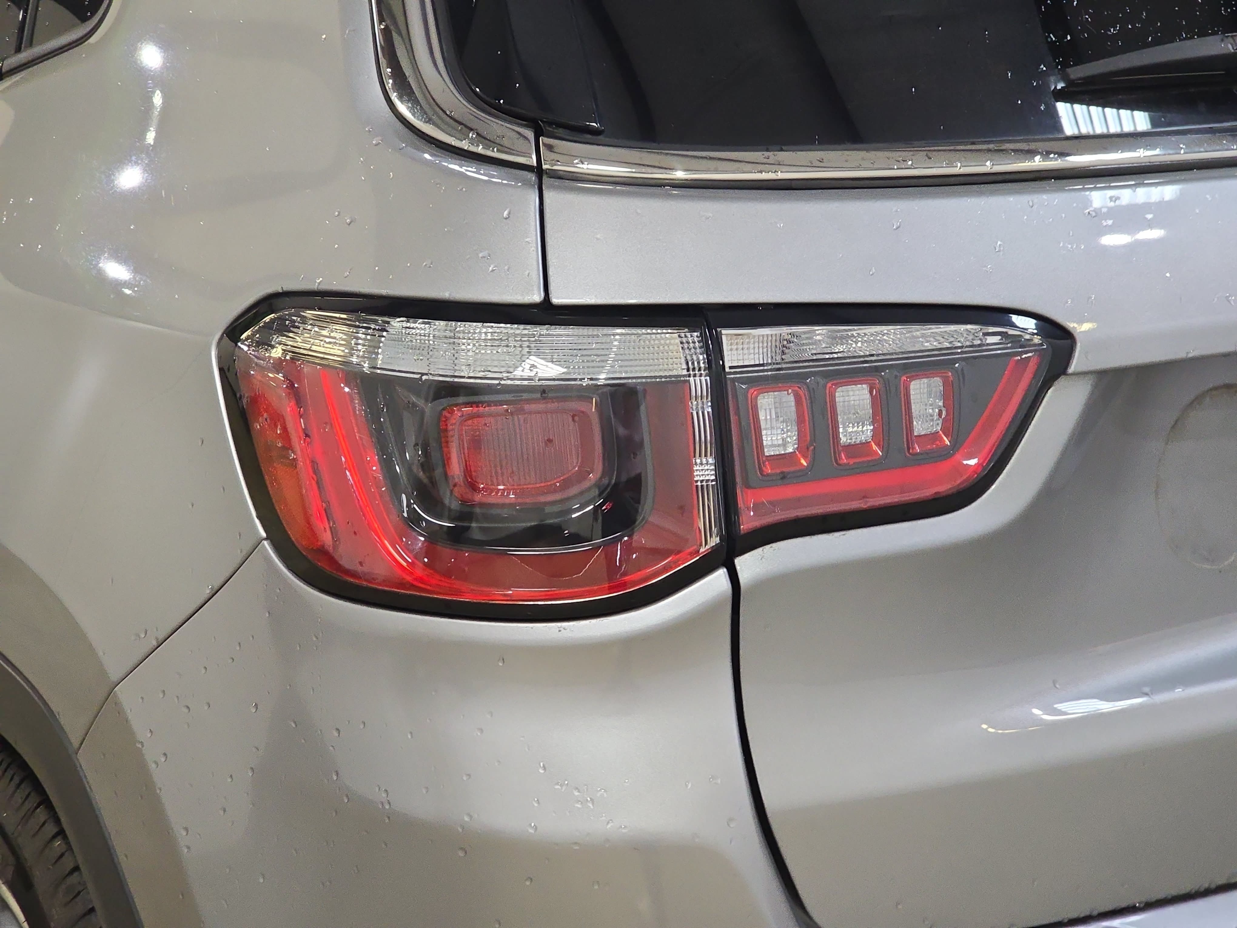 Used 2019 Jeep Compass Latitude w/ Popular Equipment Group FWD image 11