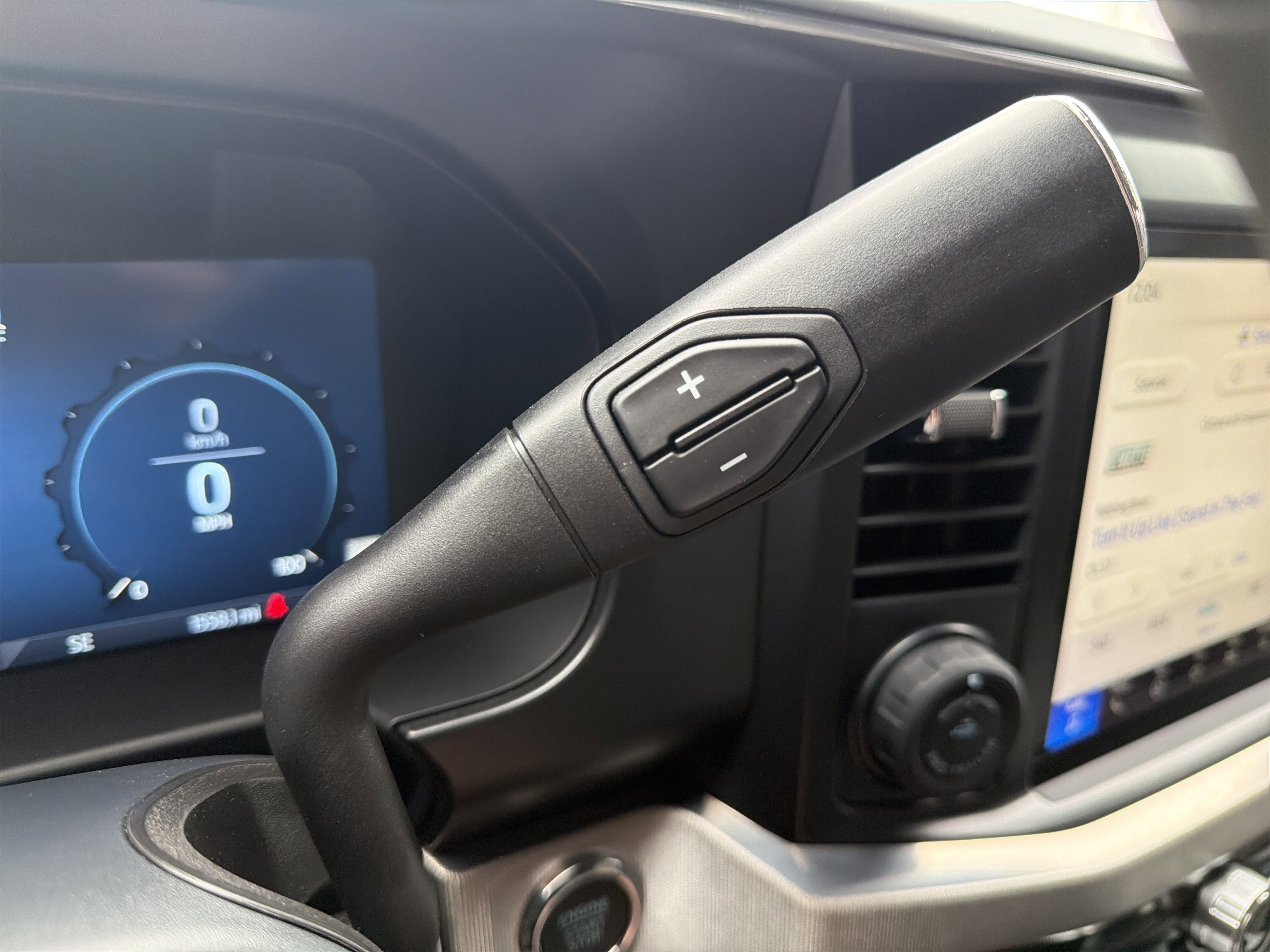 Used 2025 Ford F450 Platinum w/ Platinum Plus Package image 16