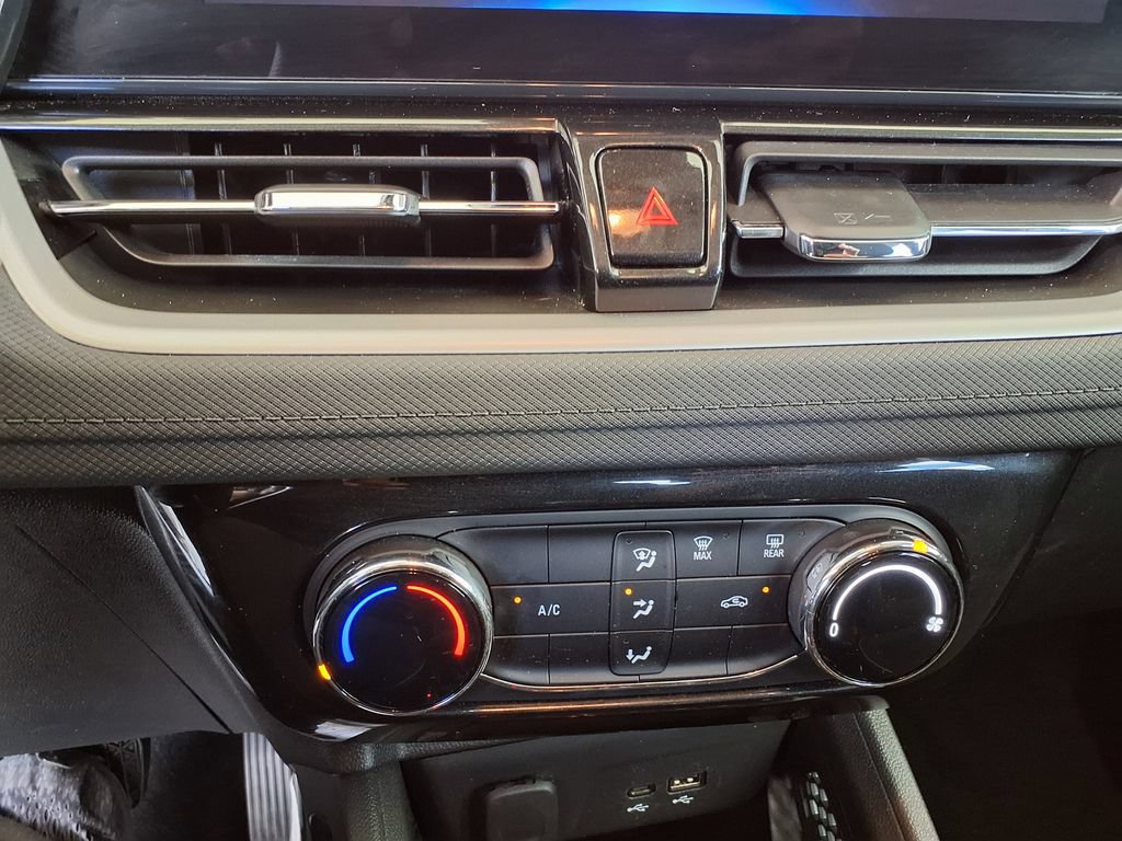 Used 2025 Chevrolet TrailBlazer LT FWD image 32