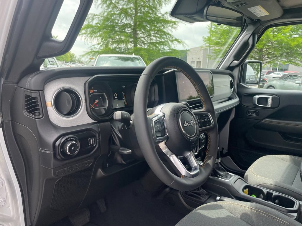 Used 2024 Jeep Wrangler Unlimited Sahara AWD/4WD image 10