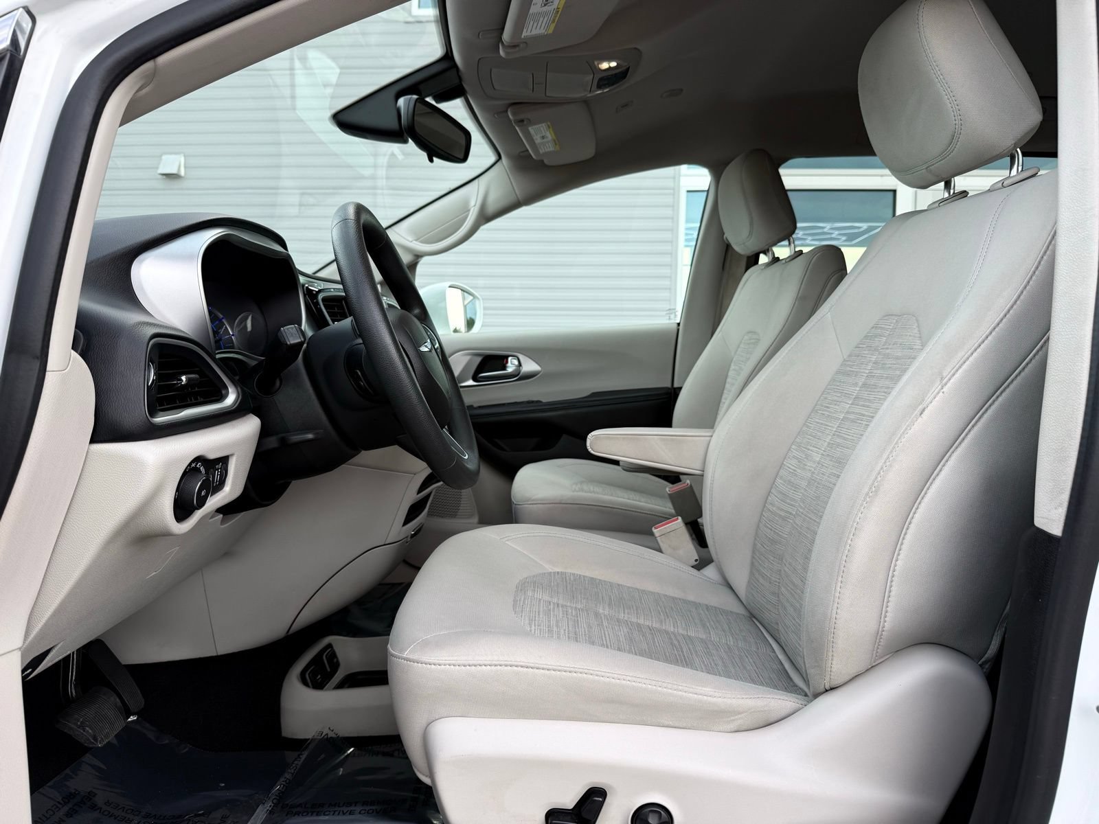 Used 2018 Chrysler Pacifica Touring Plus FWD image 17