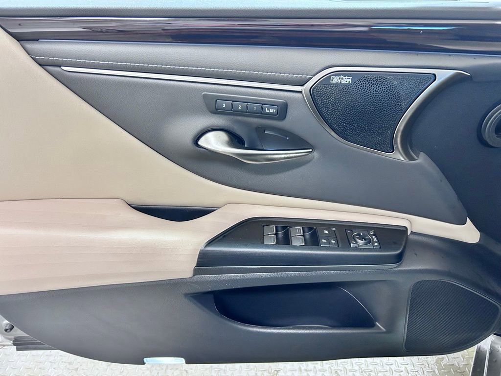 Used 2021 Lexus ES 300h w/ Premium Package image 4