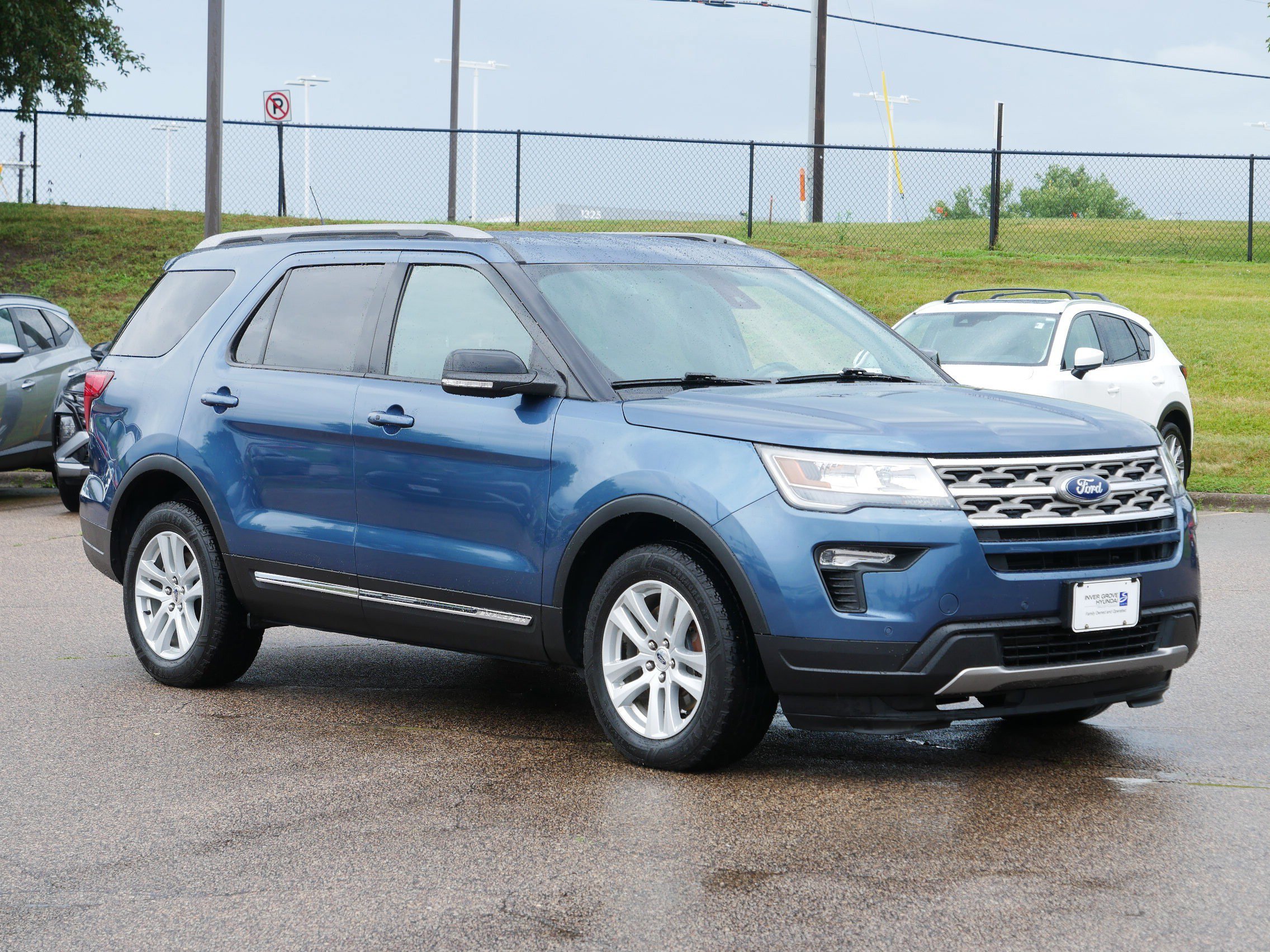 Used 2018 Ford Explorer XLT w/ Equipment Group 202A AWD/4WD image 4