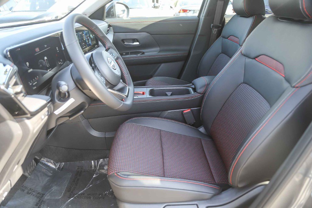 New 2026 Nissan Kicks SR FWD image 17