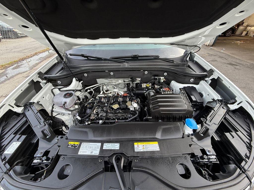 Used 2025 Volkswagen Atlas SE image 25