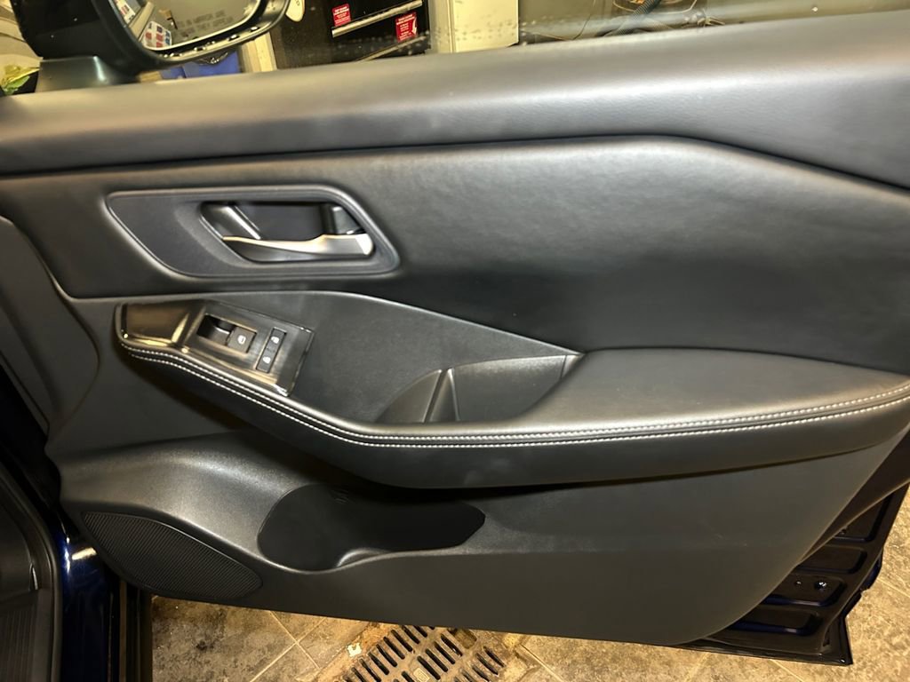 Used 2025 Nissan Rogue SV AWD/4WD image 17