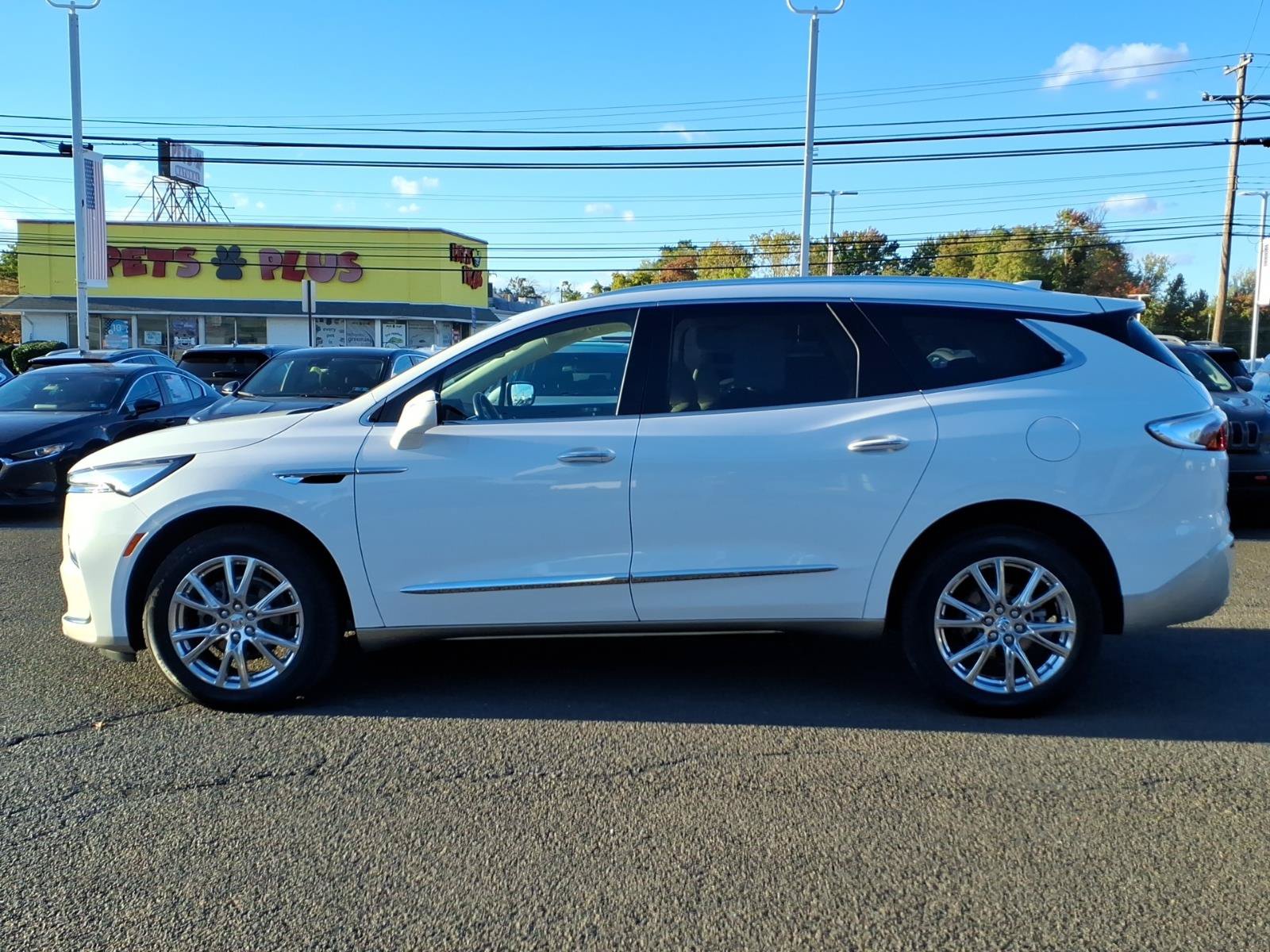 Used 2024 Buick Enclave Essence w/ Experience Buick Package AWD/4WD image 7