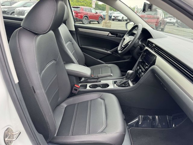 Used 2022 Volkswagen Passat 2.0T SE FWD image 13