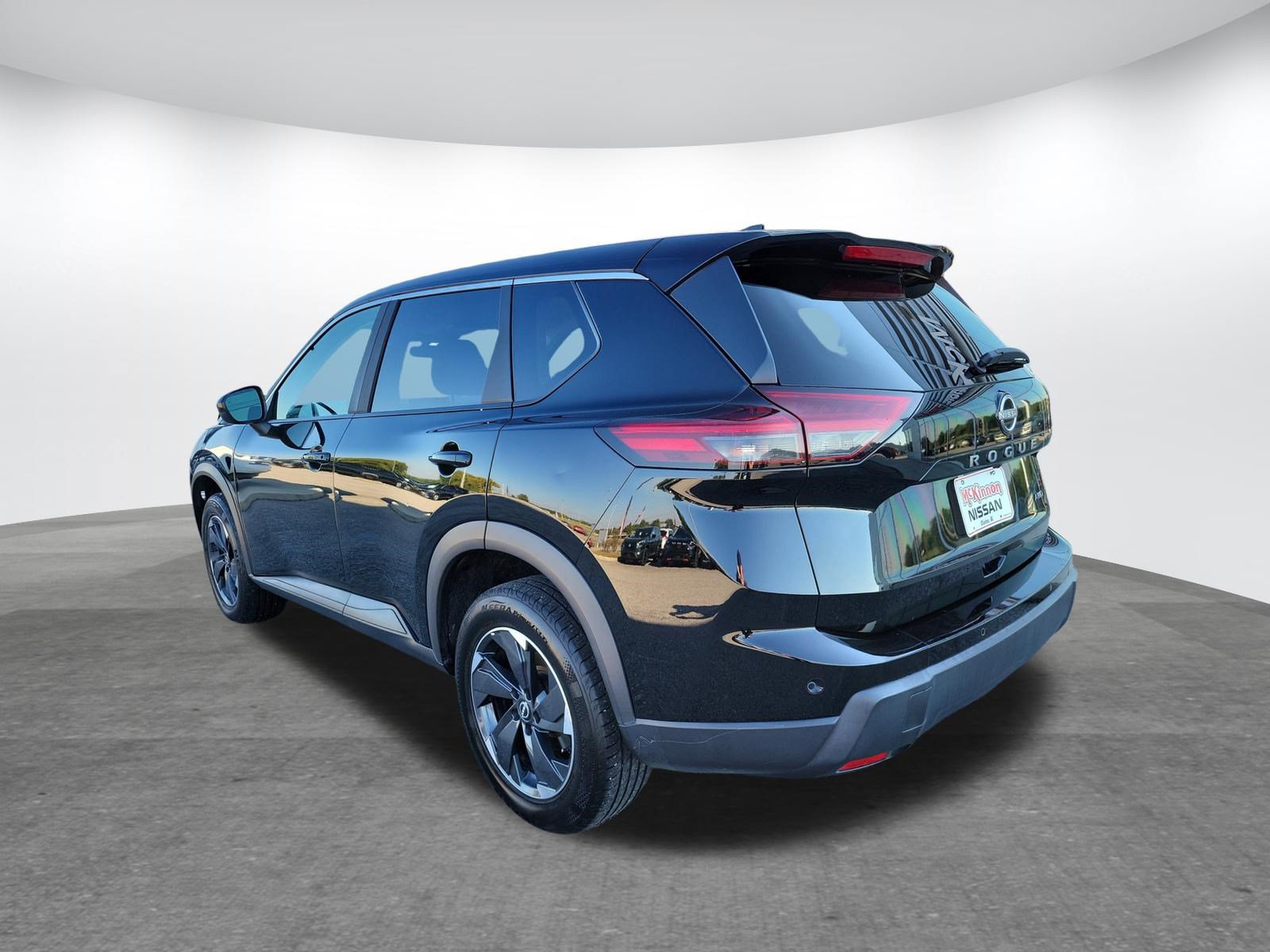 Used 2025 Nissan Rogue SV AWD/4WD image 7