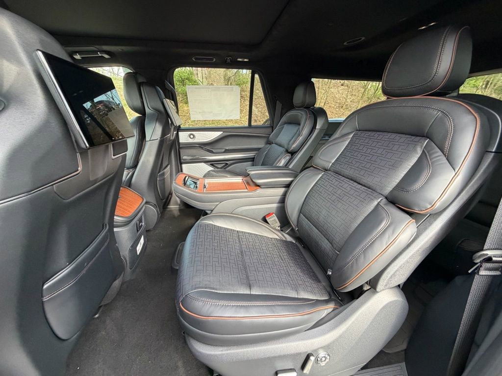 New 2025 Lincoln Navigator L Black Label AWD/4WD image 18