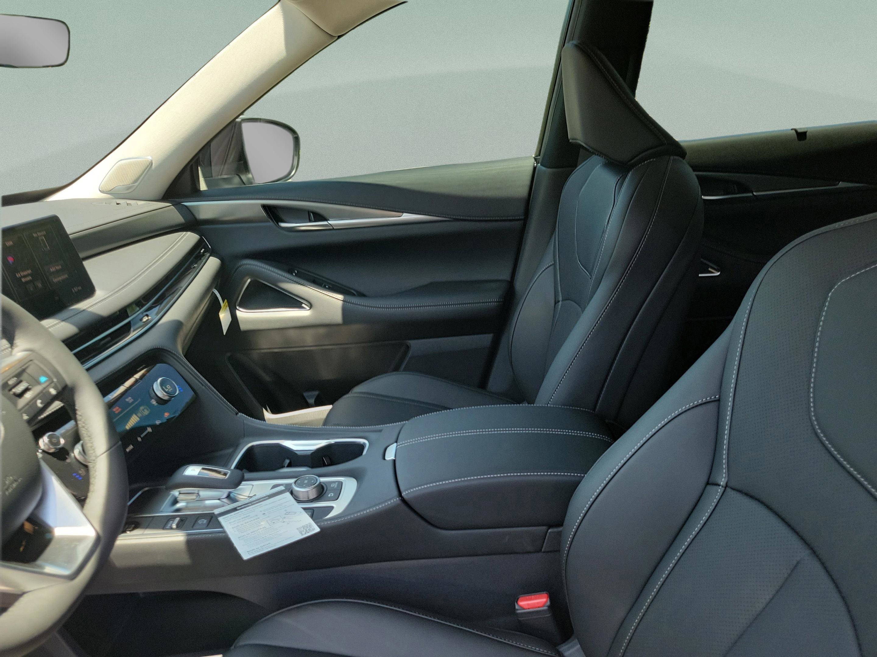 Certified 2026 INFINITI QX60 Luxe w/ Cargo Package FWD image 14