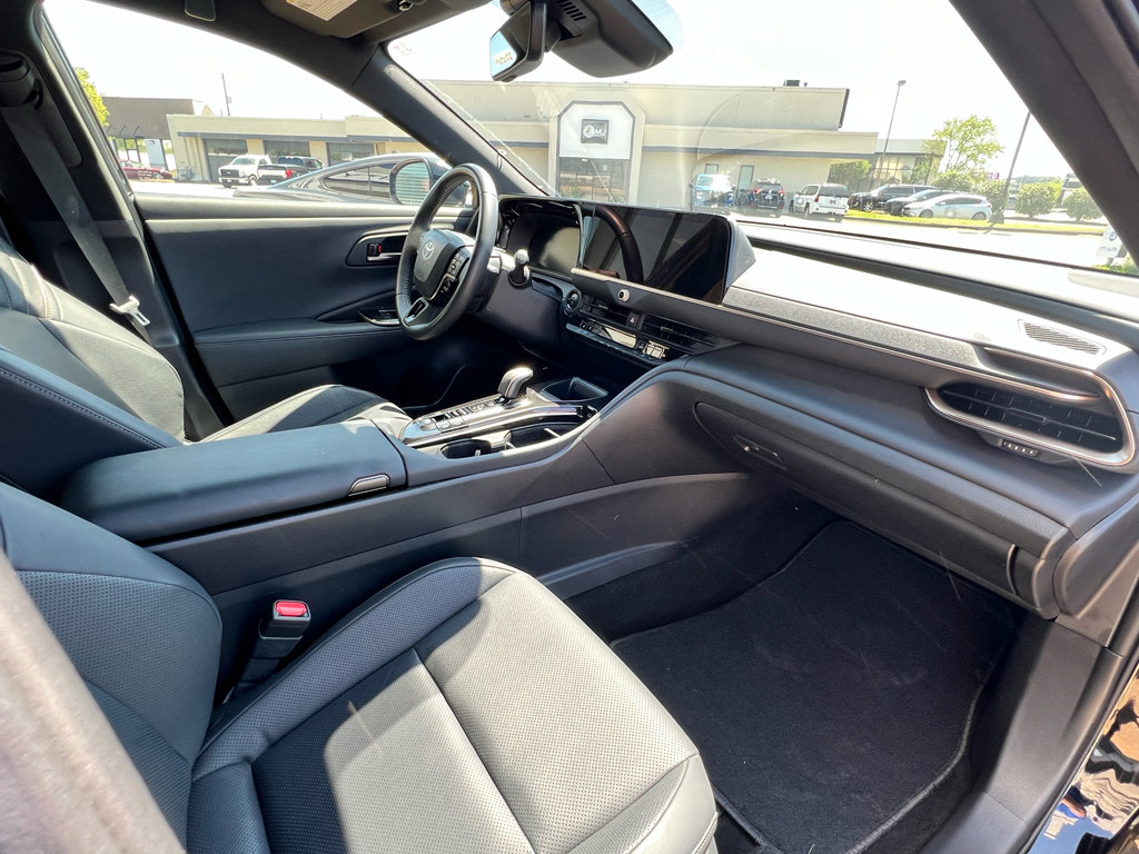 Used 2025 Toyota Crown XLE image 10