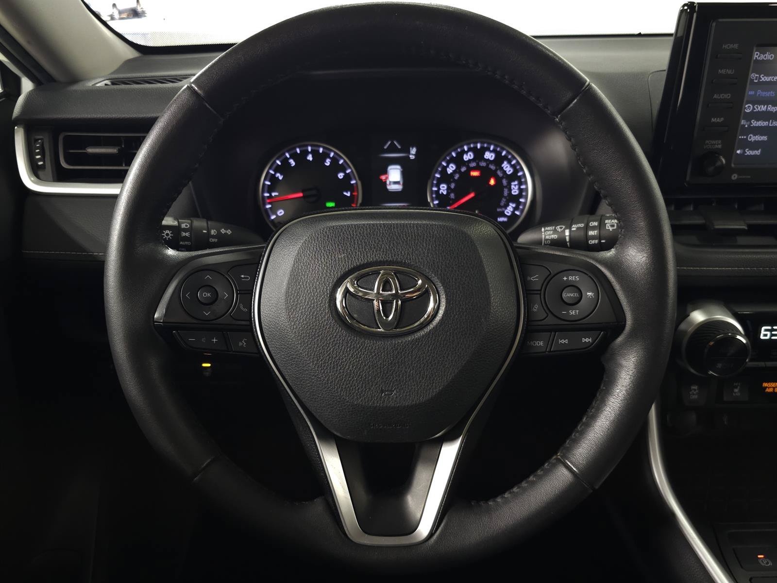 Used 2020 Toyota RAV4 XLE w/ XLE Grade Weather Package AWD/4WD image 18