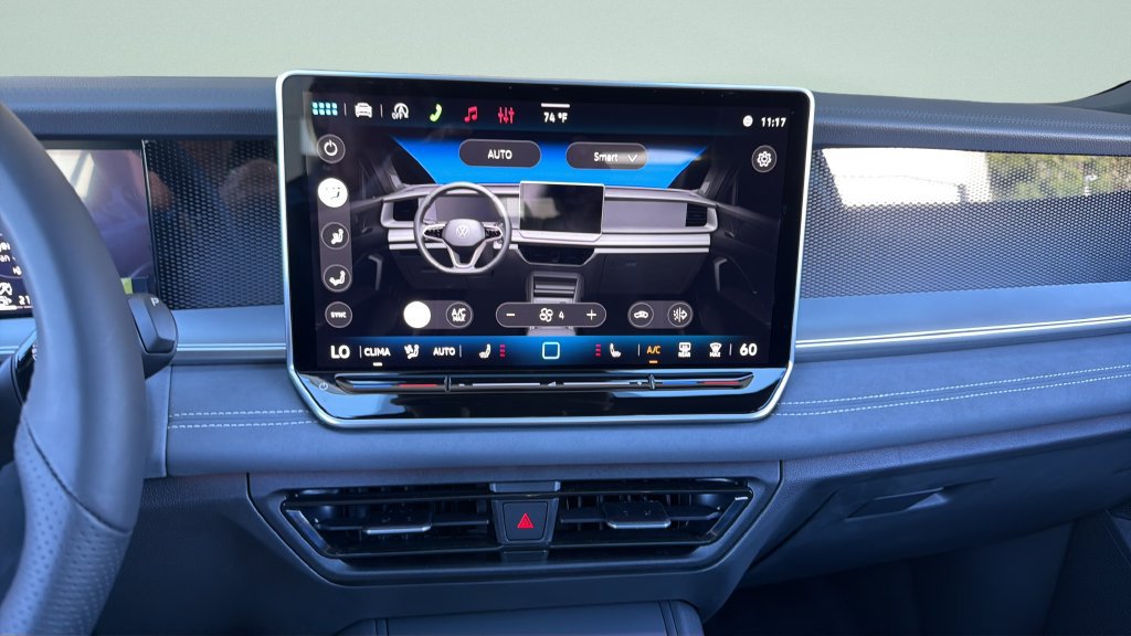 New 2026 Volkswagen Tiguan SE R-Line FWD image 19