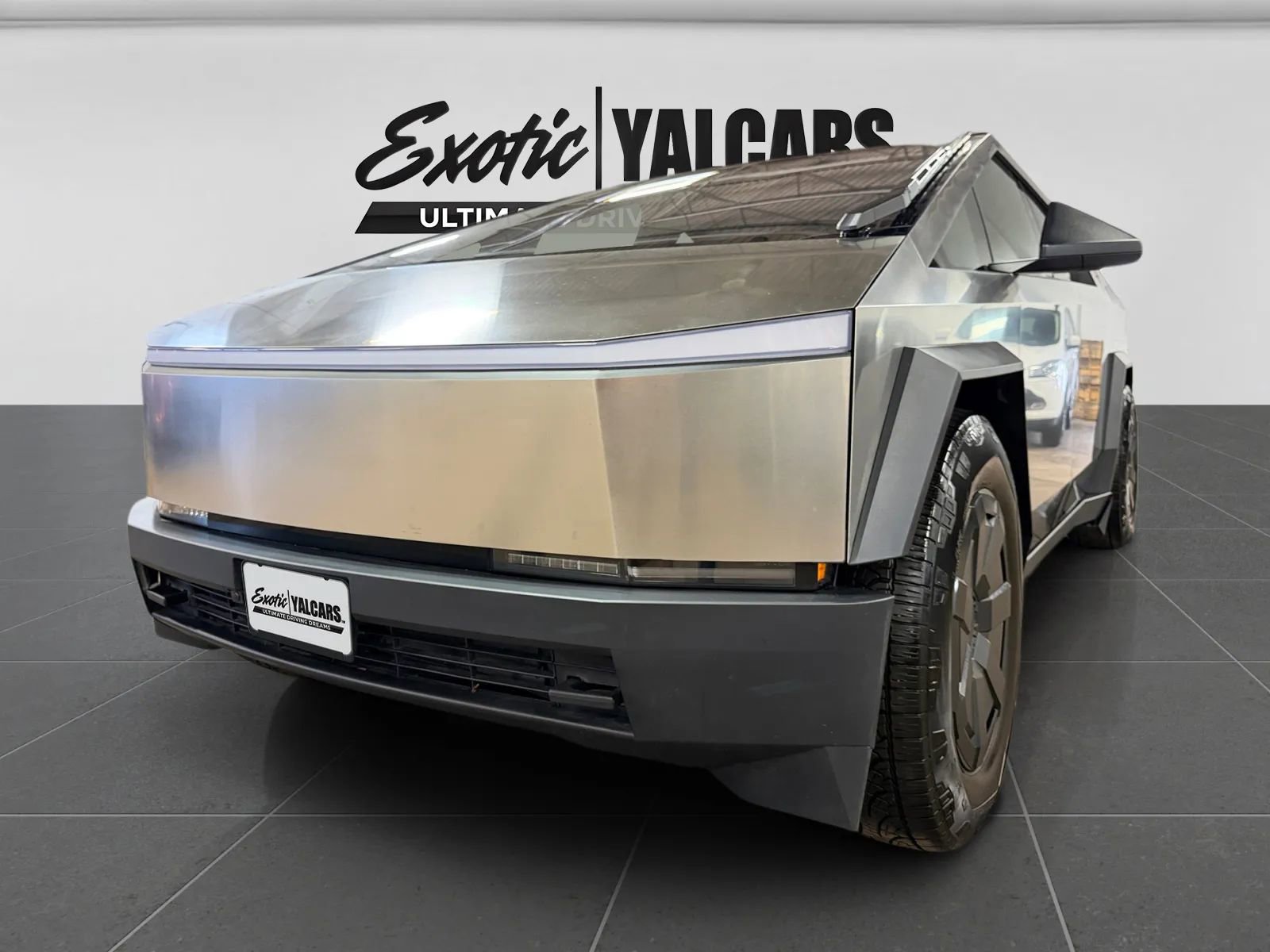 Used 2025 Tesla Cybertruck AWD Crew Cab image 9