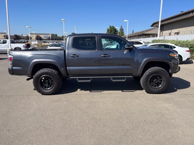 Used 2021 Toyota Tacoma TRD Sport w/ Technology Package AWD/4WD image 2