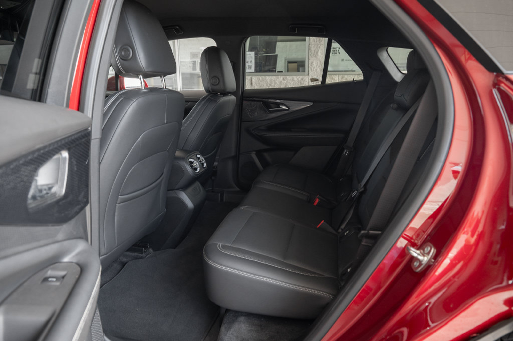 Used 2024 Chevrolet Blazer EV LT AWD/4WD image 34