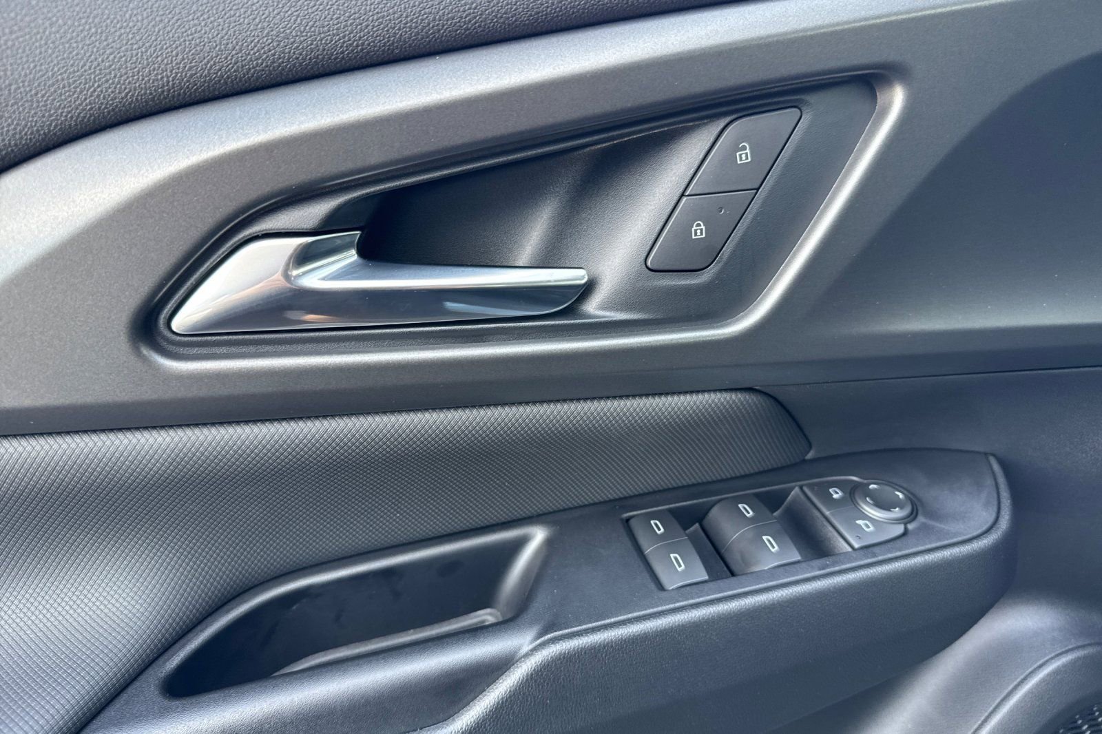 Used 2026 Chevrolet Equinox EV LT w/ Comfort Package image 12