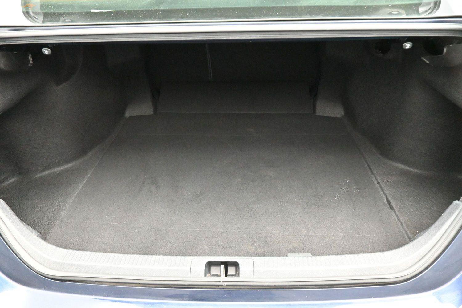 Used 2021 Toyota Camry SE FWD image 9