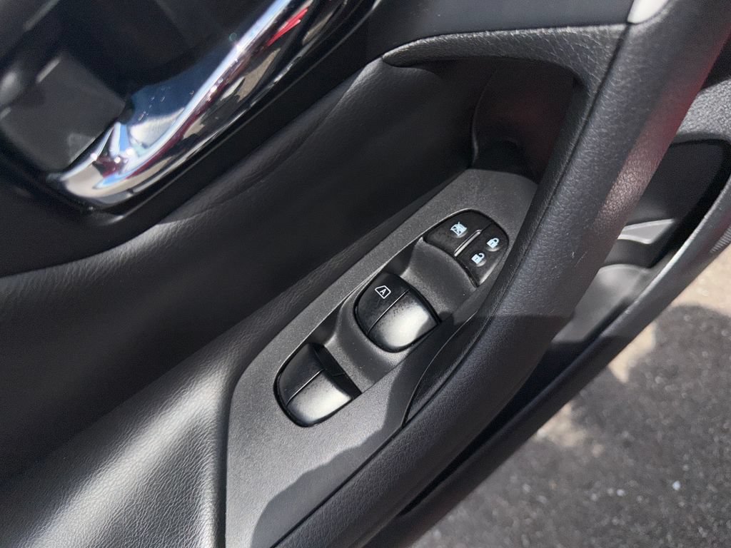 Used 2017 Nissan Altima 2.5 SR w/ Midnight Edition Package FWD image 11