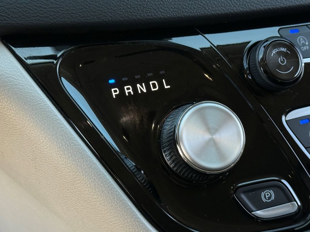 Used 2024 Chrysler Pacifica Touring-L image 28