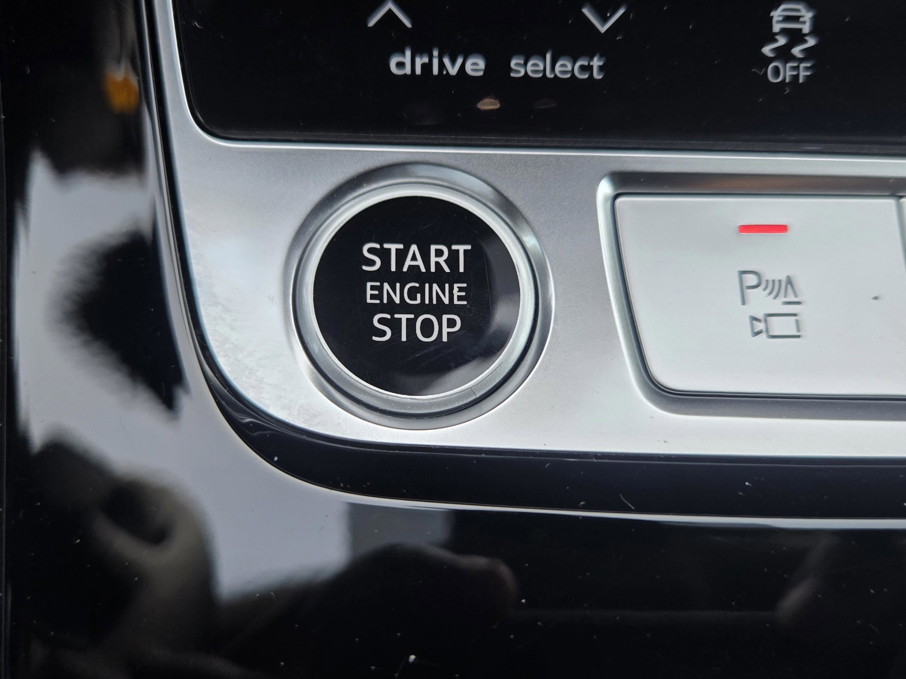 Certified 2025 Audi Q8 Premium Plus w/ Premium Plus Package AWD/4WD image 23