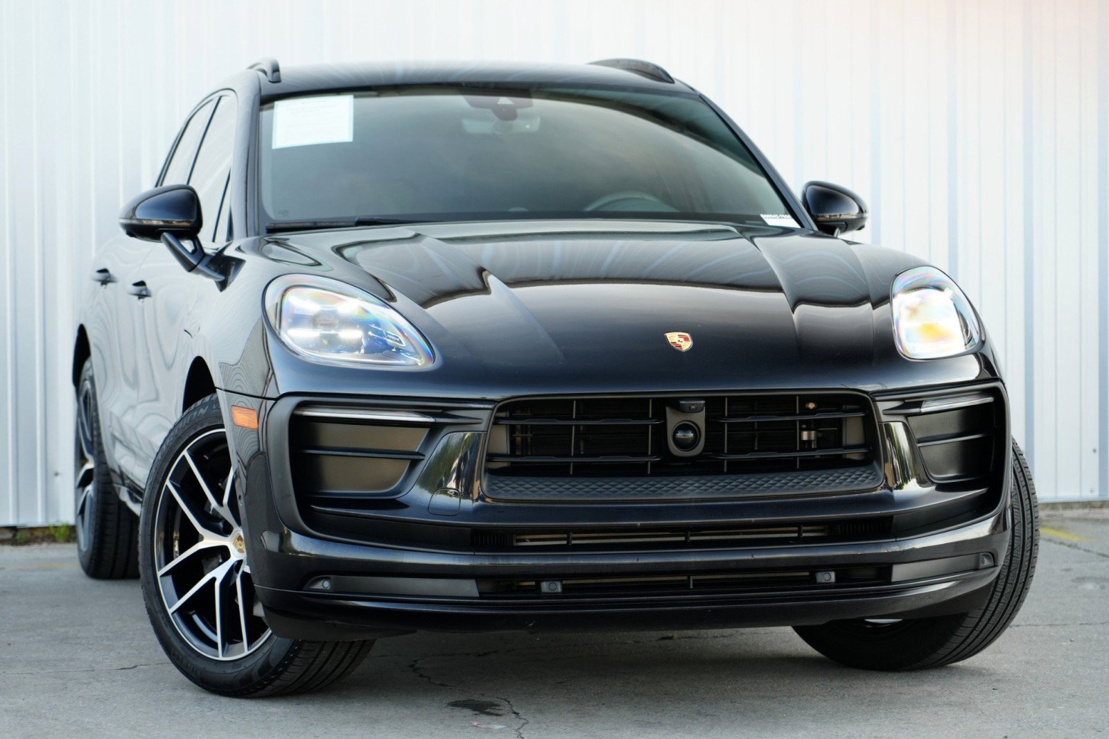 Used 2024 Porsche Macan image 4