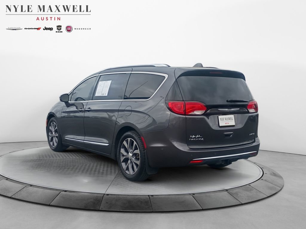 Used 2017 Chrysler Pacifica Limited image 14