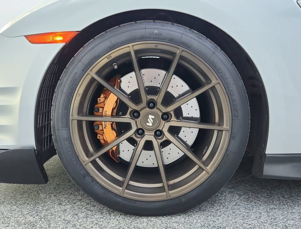 Used 2015 Nissan GT-R Premium AWD/4WD image 13