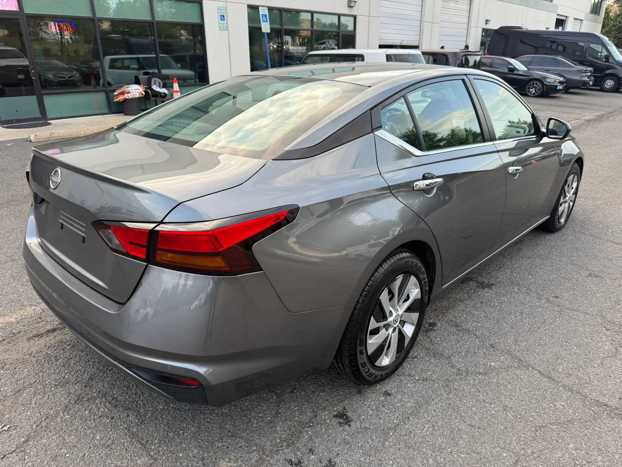 Used 2023 Nissan Altima 2.5 S FWD image 4
